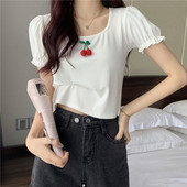 Kratka ležerna bluza s 3D elementom