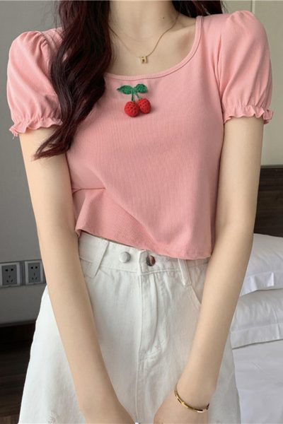 Kratka ležerna bluza s 3D elementom