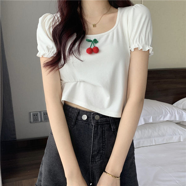 Kratka ležerna bluza s 3D elementom