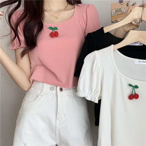 Kratka ležerna bluza s 3D elementom