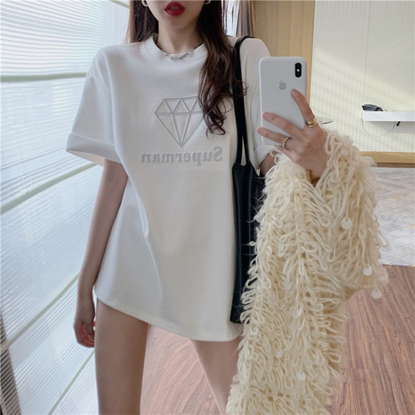 Dugi model ženske majice kratkih rukava sa aplikacijom i kratkim rukavima