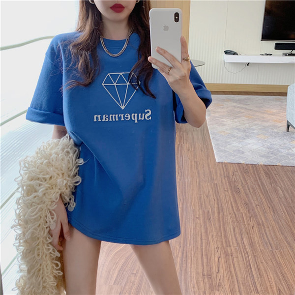 Dugi model ženske majice kratkih rukava sa aplikacijom i kratkim rukavima