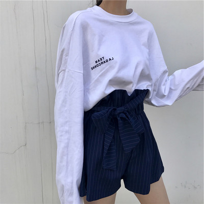 Ležerna ženska bluza sa natpisima i ovalnim izrezom