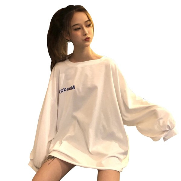 Ležerna ženska bluza sa natpisima i ovalnim izrezom