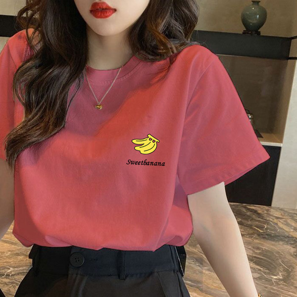 Novi model majice s aplikacijama i kragnom u obliku slova O