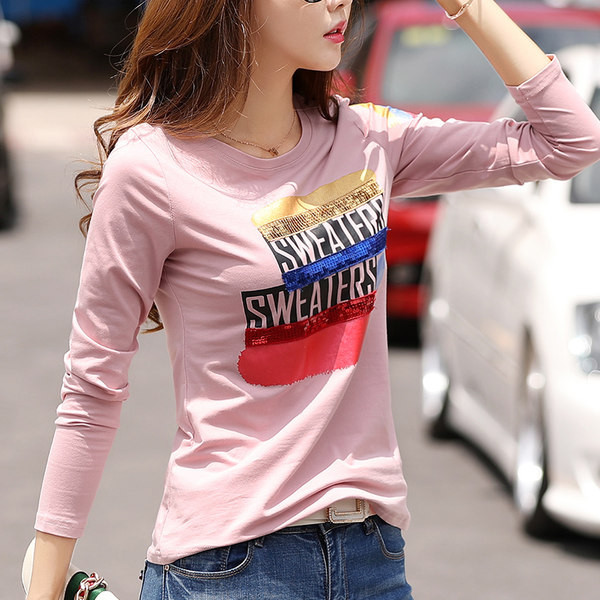 Ležerna ženska bluza sa okruglim izrezom i aplikacijom u više boja