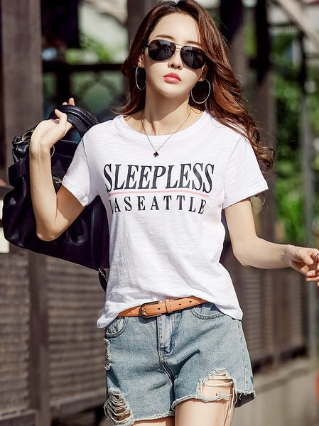 Ležerna ženska majica s okruglim izrezom i aplikacijom u više boja