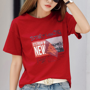 Ikdienas sieviešu blūze ar ovālu kakla izgriezumu un aplikāciju