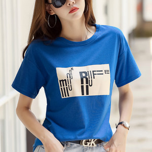 Ikdienas sieviešu blūze ar ovālu kakla izgriezumu un aplikāciju