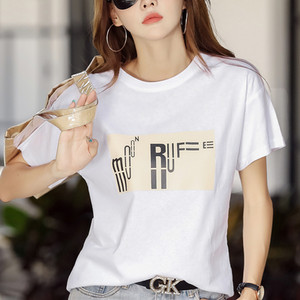 Ikdienas sieviešu blūze ar ovālu kakla izgriezumu un aplikāciju