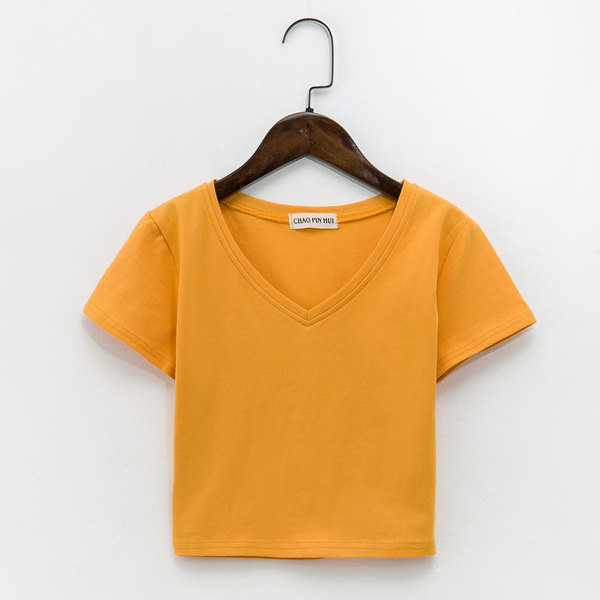 Kratka pripijena bluza sa špic izrezom