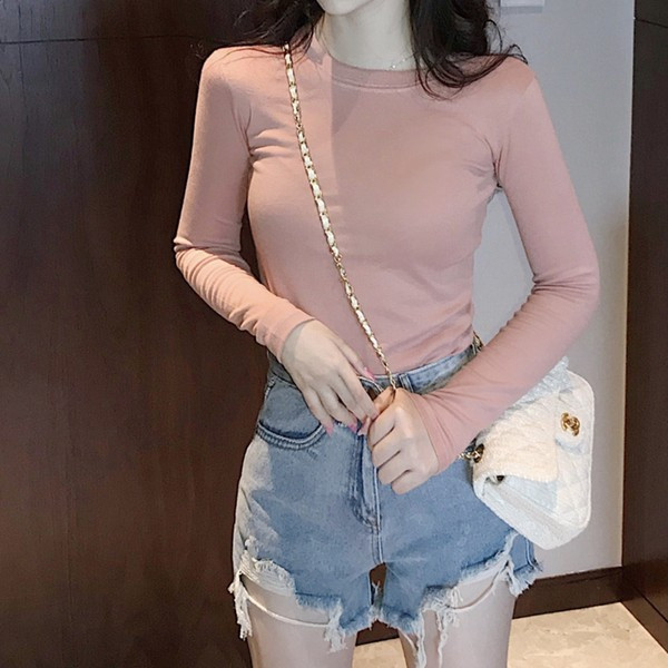 Novi model ženske jednobojne bluze sa ovalnim izrezom