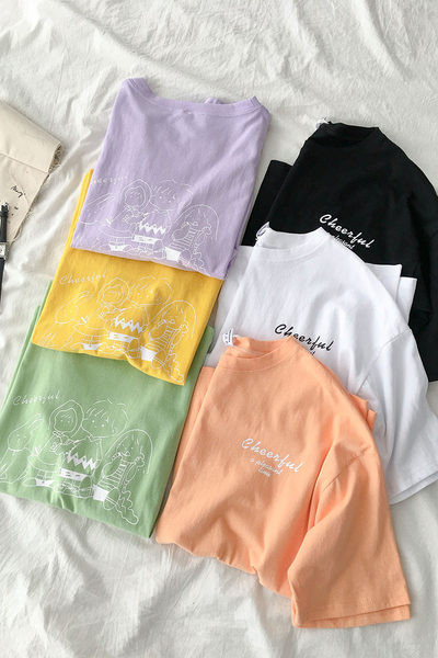 Proljetna ženska majica s aplikacijom