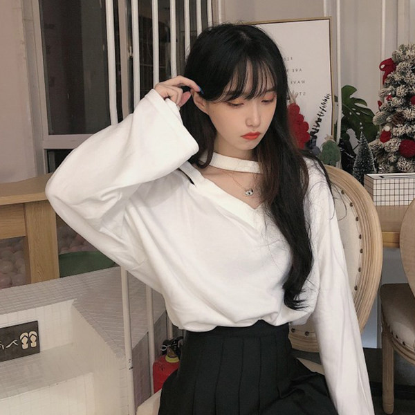 Novi model ženske bluze sa špic izrezom i širokim rukavima