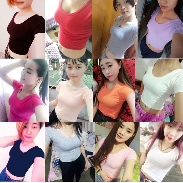 Jednobojni model kratke ženske bluze s ovalnim izrezom