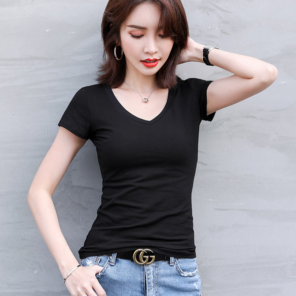 Ženska bluza jednobojnog modela s kratkim rukavima