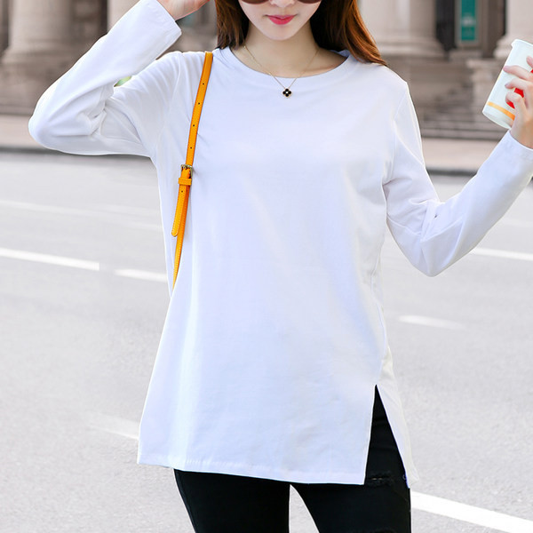 Ležerna ženska bluza s prorezom i dugim rukavima u bijeloj boji