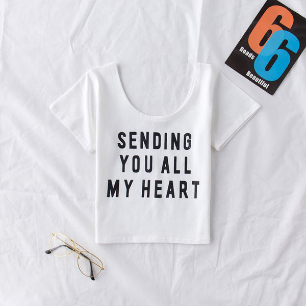 Trumpa palaidinė su užrašais – skirtingų spalvų