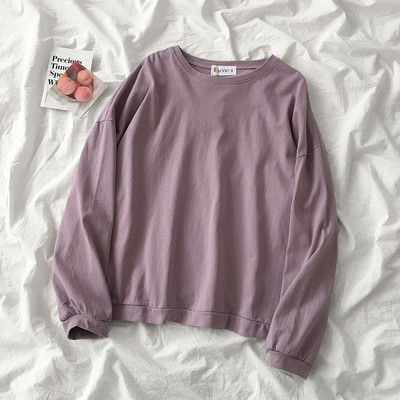 Jednobojni model ženske bluze dugih rukava