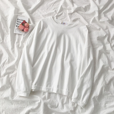 Jednobojni model ženske bluze dugih rukava