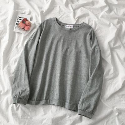 Jednobojni model ženske bluze dugih rukava