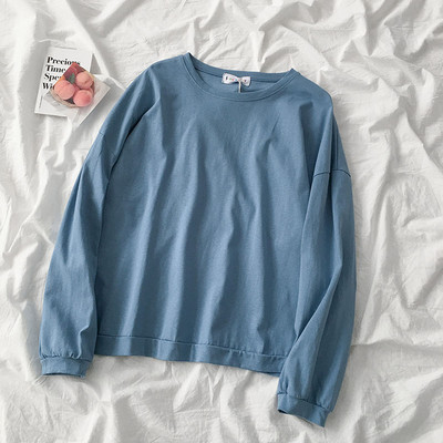 Jednobojni model ženske bluze dugih rukava