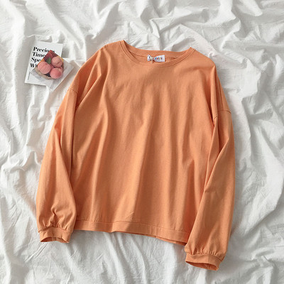 Jednobojni model ženske bluze dugih rukava