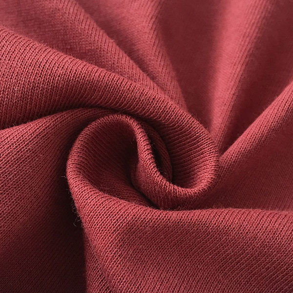 Jednobojni model ženske bluze dugih rukava