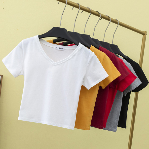 Kratka pripijena bluza sa špic izrezom