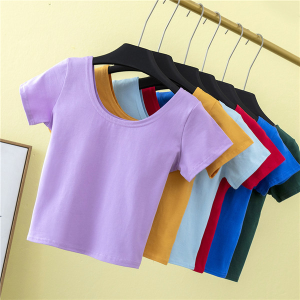 Kratka pripijena bluza s ovalnim izrezom