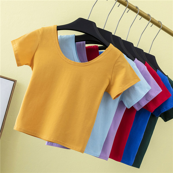 Kratka pripijena bluza s ovalnim izrezom