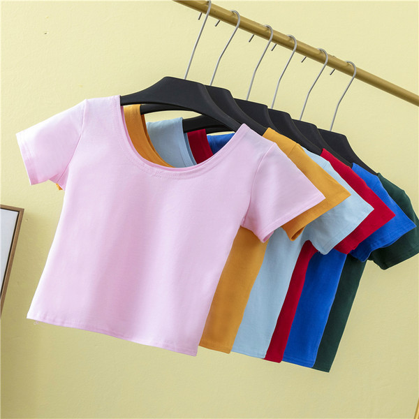 Kratka pripijena bluza s ovalnim izrezom