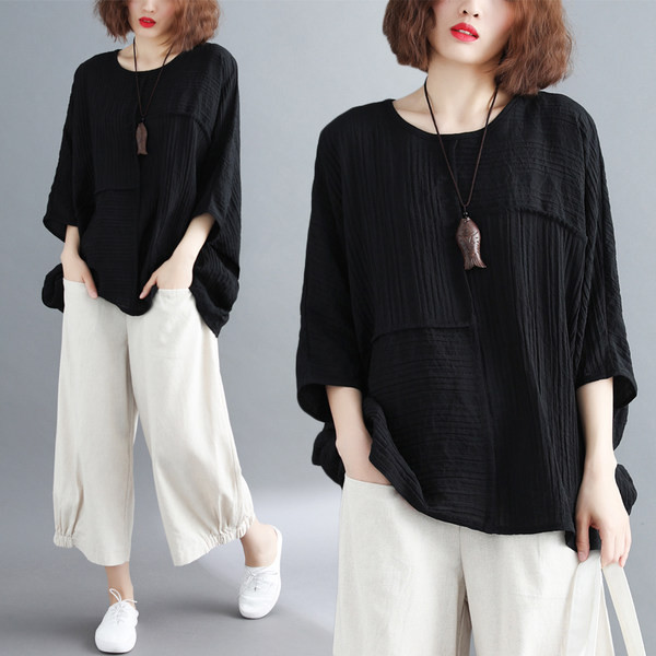 Široki model ženske ljetne bluze s kragnom u obliku slova O