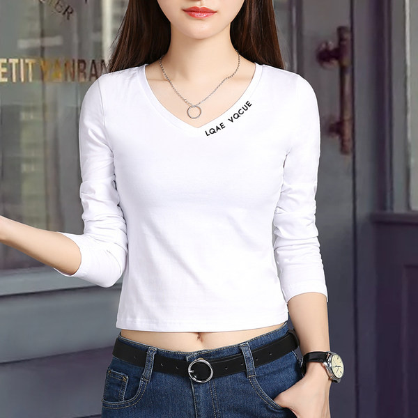 Novi model kratke ženske bluze sa natpisom i špic izrezom