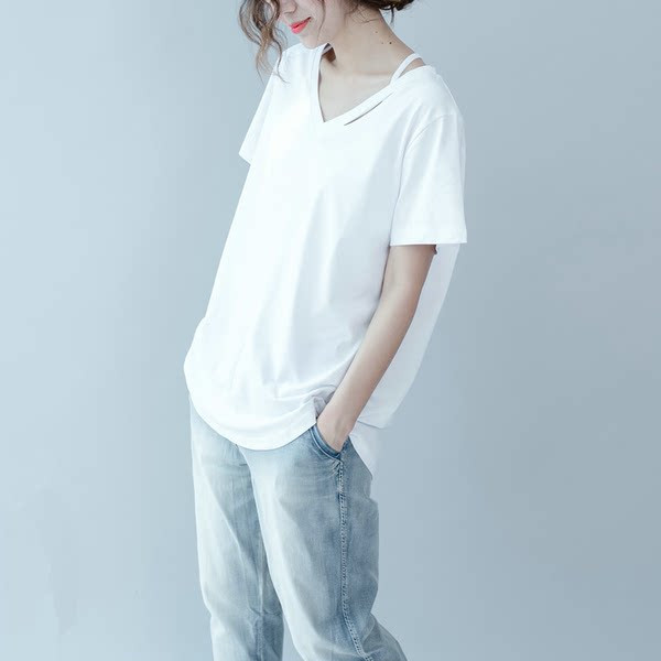 Ženska majica s kratkim rukavima i V izrezom