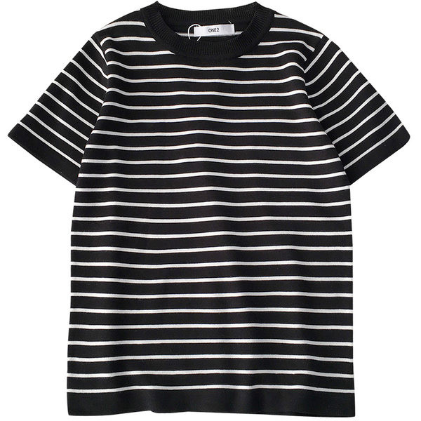 Prugasta ženska majica s kratkim rukavima i okruglim izrezom