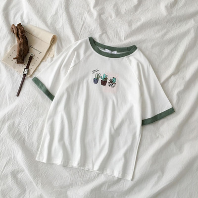 Casual γυναικείο μπλουζάκι με απλικέ κάκτους