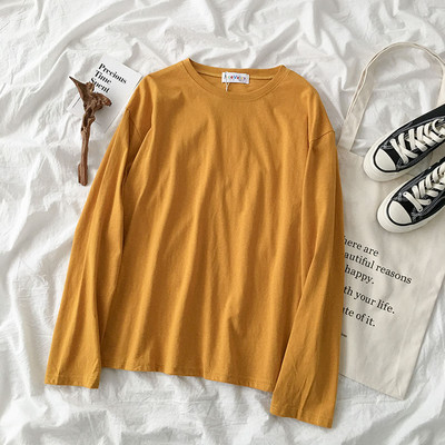 Jednobojna ženska bluza dugih rukava i okruglog dekoltea