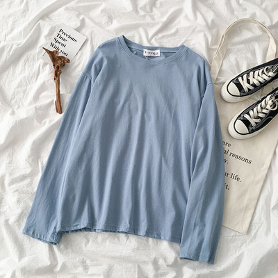 Jednobojna ženska bluza dugih rukava i okruglog dekoltea