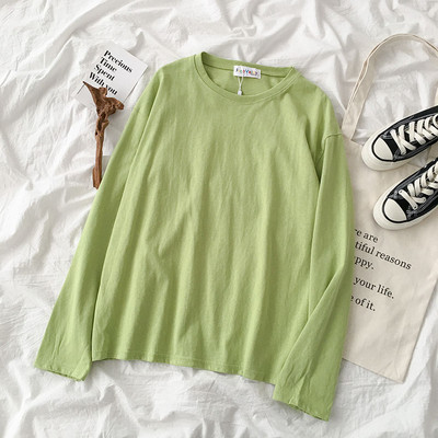 Jednobojna ženska bluza dugih rukava i okruglog dekoltea