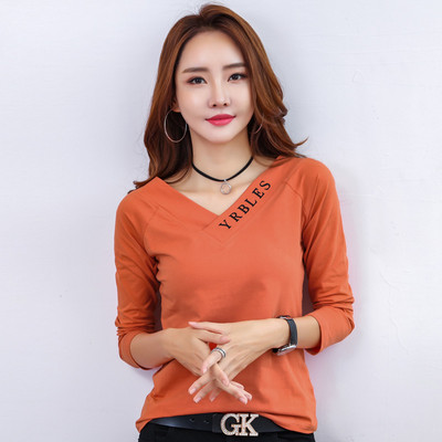 Moderna ženska bluza s aplikacijom i špic izrezom