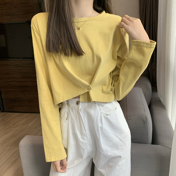 Ženska široka majica s dugmadima i okruglim izrezom