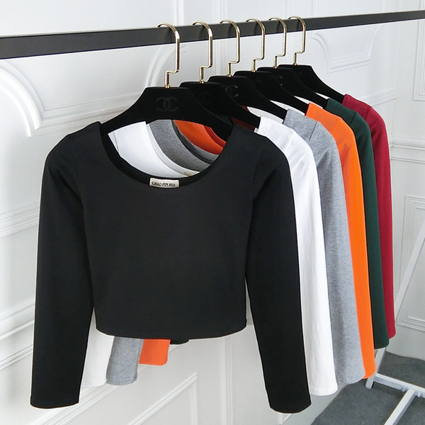 Kratka bluza s dugim rukavima i ovalnim izrezom