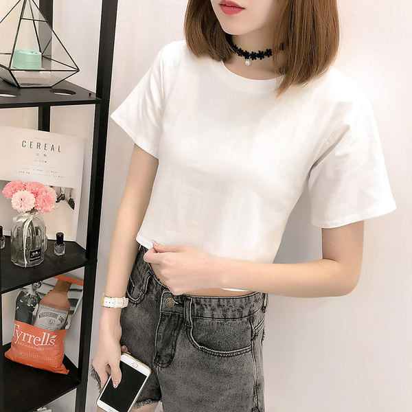 Jednobojna kratka majica s ovalnim izrezom