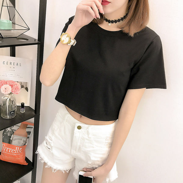 Jednobojna kratka majica s ovalnim izrezom