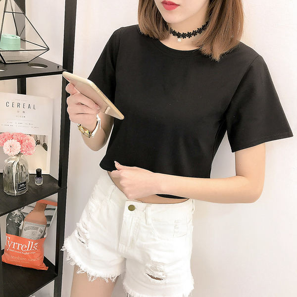 Jednobojna kratka majica s ovalnim izrezom