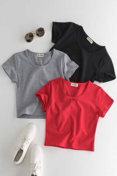 Ljetna kratka majica - jednostavan jednobojni model