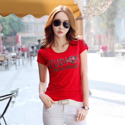 Jauna modeļa sieviešu t-krekls ar ovālu kakla izgriezumu un īsām piedurknēm