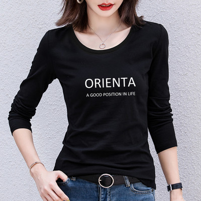 Ženska bluza sa natpisom i okruglim izrezom u više boja