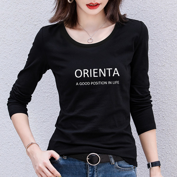 Ženska bluza sa natpisom i okruglim izrezom u više boja